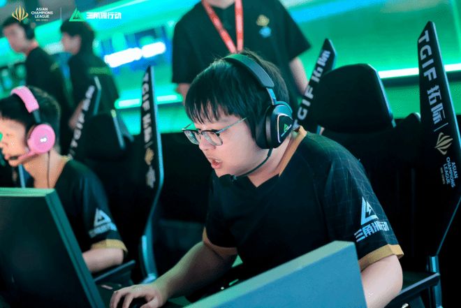 首次交锋的 首次交锋的